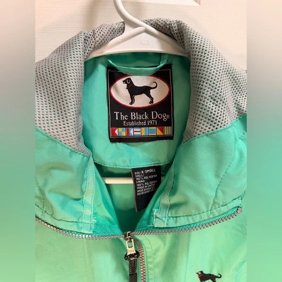 Women’s The Black Dog Lightweight Windbreaker Jacket - Picture 3 of 3